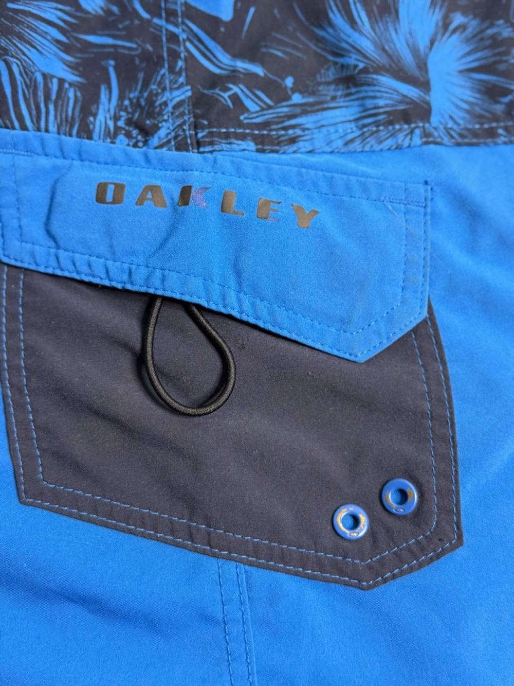 Oakley Board Shorts Mens 38 Blue Floral Swim Trunks Cargo Style Pocket - Picture 8 of 10